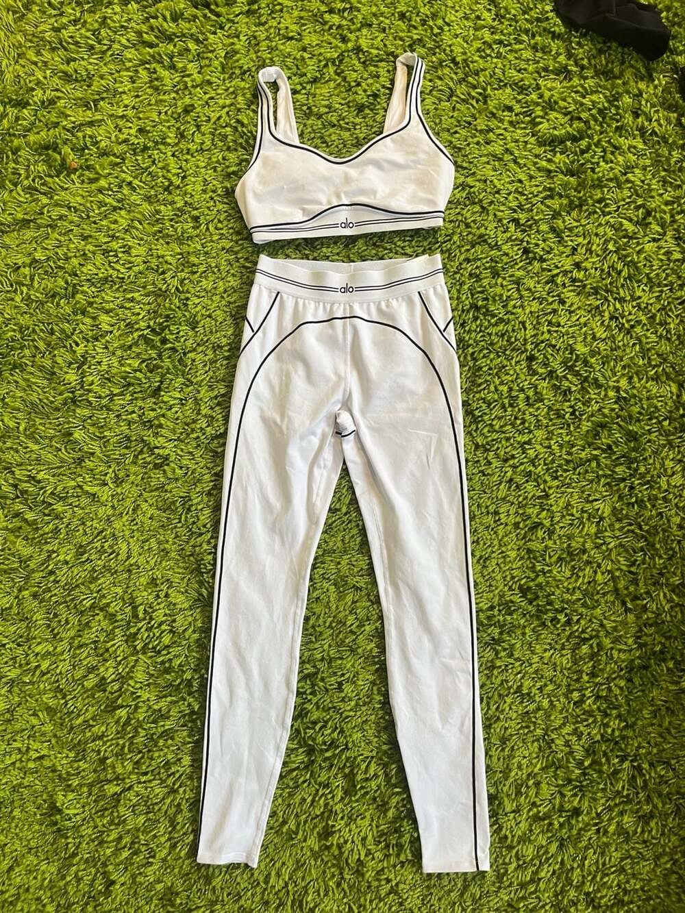 Alo Yoga White and Black Contrast Trim Sports Bra and Leggings Set Size M